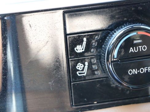 Used 2025 Nissan Pathfinder Platinum AWD/4WD image 24