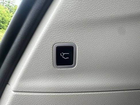 Certified 2018 Chrysler Pacifica Touring w/ Security Group FWD image 29