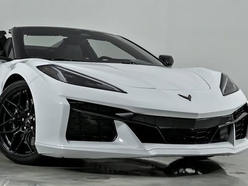 Used 2024 Chevrolet Corvette Z06 RWD image 3