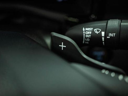 Used 2025 Toyota Camry SE image 19