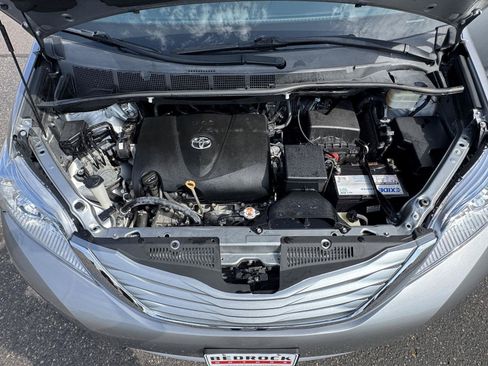 Used 2017 Toyota Sienna LE FWD image 11