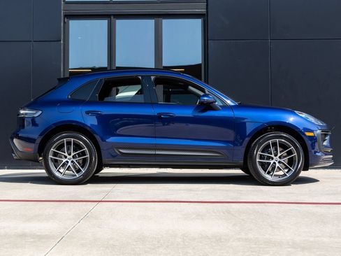 Certified 2026 Porsche Macan AWD/4WD image 12