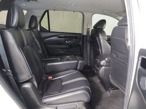 Used 2025 Honda Pilot EX-L image 12