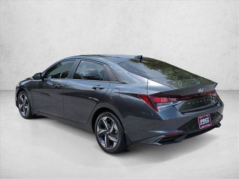 Used 2023 Hyundai Elantra SEL w/ Convenience Package FWD image 8