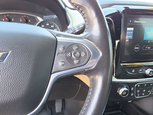 Used 2022 Chevrolet Traverse LT FWD image 21