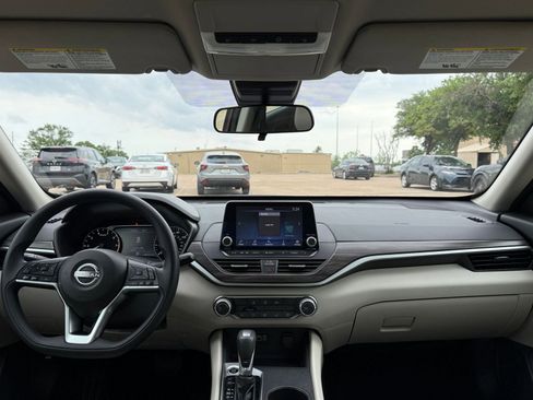 Used 2025 Nissan Altima 2.5 SV image 33