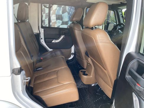 Used 2015 Jeep Wrangler Unlimited Sahara w/ Mopar Chrome Edition Group AWD/4WD image 11
