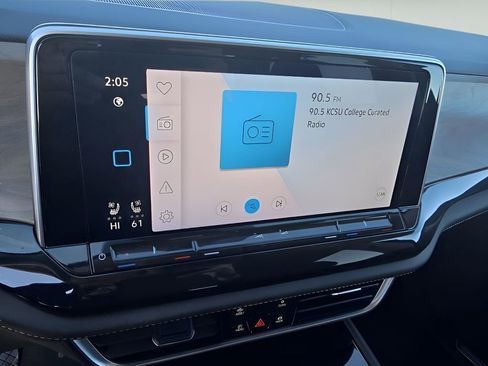 Used 2025 Volkswagen Atlas SE image 21