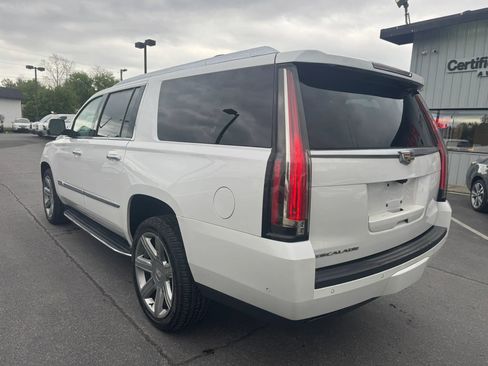 Used 2019 Cadillac Escalade ESV Luxury AWD/4WD image 4