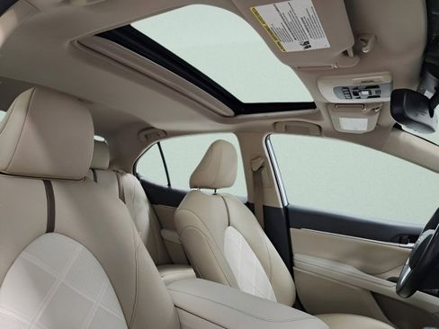 Used 2019 Toyota Camry SE image 8