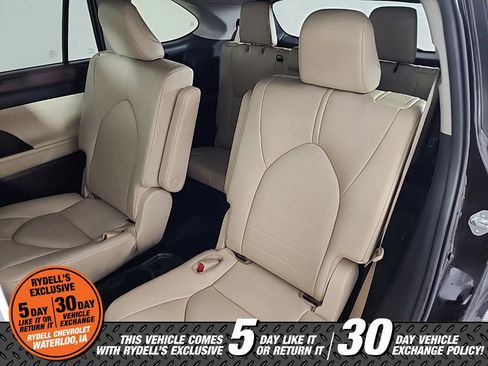 Used 2021 Toyota Highlander XLE image 23