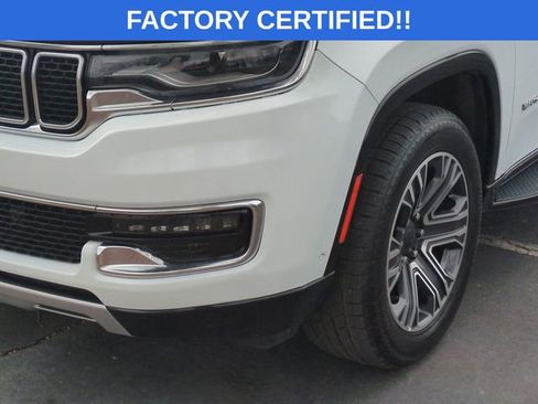 Certified 2024 Jeep Wagoneer Series II w/ Flexible Seating Group image 9