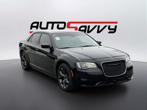 Used 2023 Chrysler 300 Touring w/ Safetytec Plus Group RWD image 1