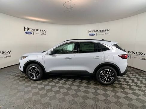 Used 2025 Ford Escape SE image 3