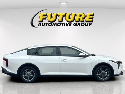 Used 2025 Kia K4 LXS image 3