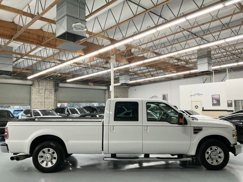 Used 2010 Ford F250 Lariat image 4