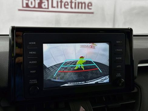 Used 2019 Toyota RAV4 XLE w/ Convenience Package FWD image 5