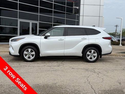 Used 2023 Toyota Highlander LE FWD image 6