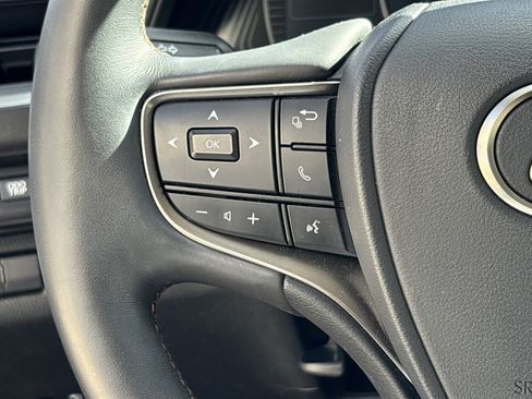 Used 2022 Lexus UX 250h w/ Premium Package image 19