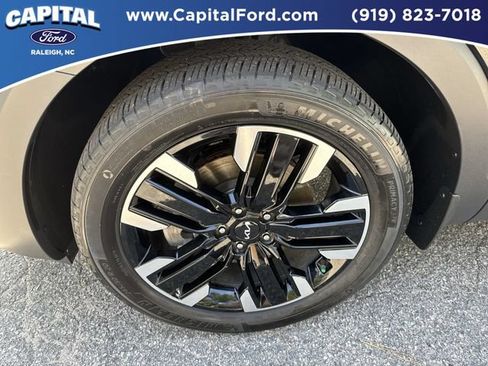 Used 2024 Kia Telluride SX Prestige w/ Towing Package AWD/4WD image 13