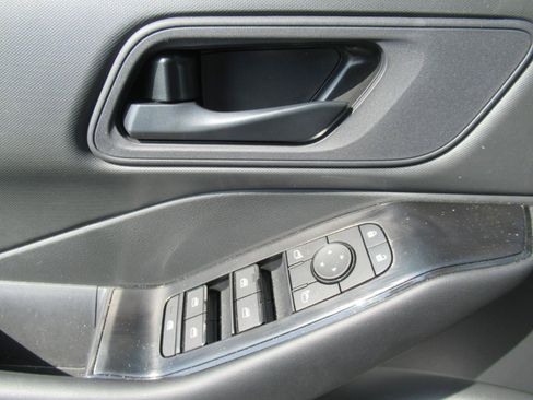 Used 2026 Nissan Rogue S FWD image 20