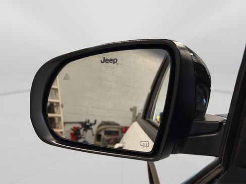 Used 2025 Jeep Compass Trailhawk AWD/4WD image 14