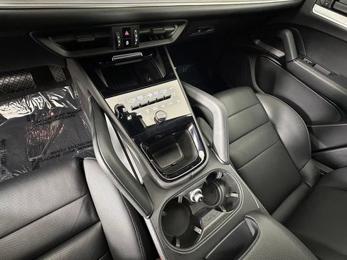 Certified 2025 Porsche Cayenne AWD/4WD image 35