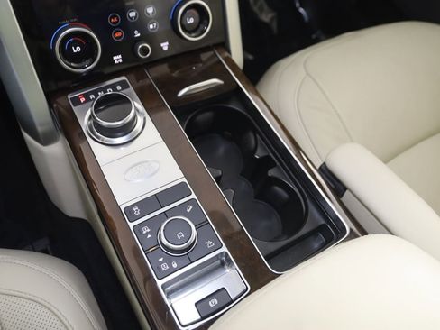 Used 2020 Land Rover Range Rover HSE image 28