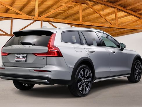 Used 2025 Volvo V60 B5 Cross Country Ultra w/ Protection Package Premier AWD/4WD image 5