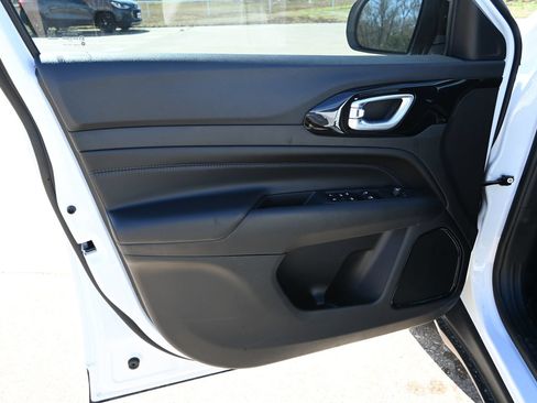 New 2026 Jeep Compass Latitude AWD/4WD image 7