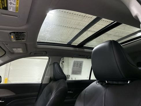 Used 2024 Toyota Grand Highlander AWD image 19