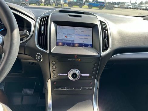 Used 2020 Ford Edge Titanium w/ Class II Trailer Tow Package AWD/4WD image 15