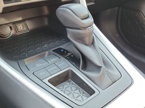 Used 2025 Toyota RAV4 XLE image 30