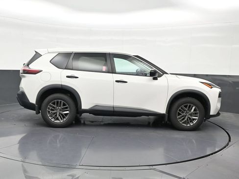 Used 2021 Nissan Rogue S FWD image 7