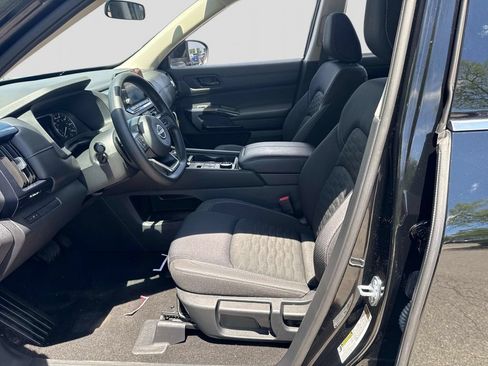 Used 2025 Nissan Pathfinder S AWD/4WD image 19
