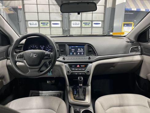 Used 2017 Hyundai Elantra SE FWD image 30