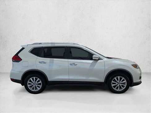 Used 2017 Nissan Rogue SV FWD image 4