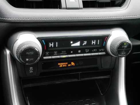 Used 2019 Toyota RAV4 LE image 23