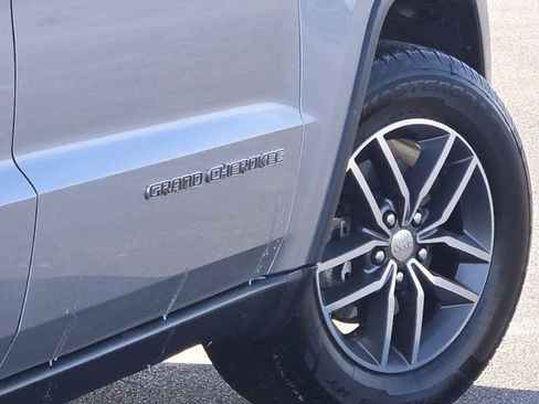 Used 2018 Jeep Grand Cherokee Limited image 11