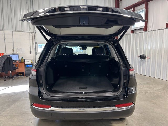 Used 2023 Jeep Grand Cherokee Limited AWD/4WD image 20