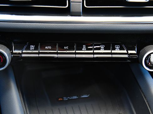 Used 2025 Chevrolet Equinox EV LT w/ Convenience Package image 33