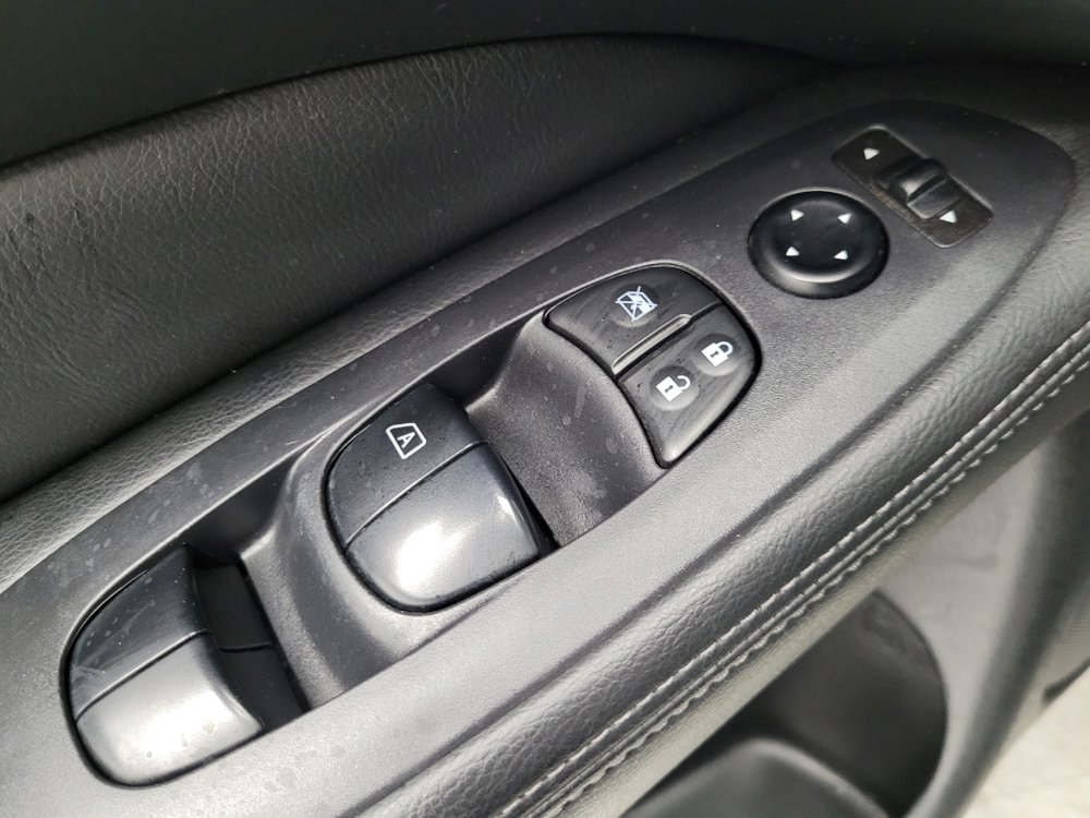 Used 2020 Nissan Pathfinder S FWD image 27