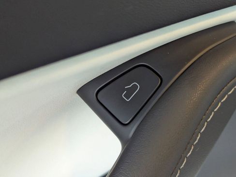 Used 2021 Tesla Model Y Long Range image 19