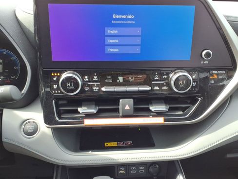 New 2026 Toyota Highlander Limited image 12