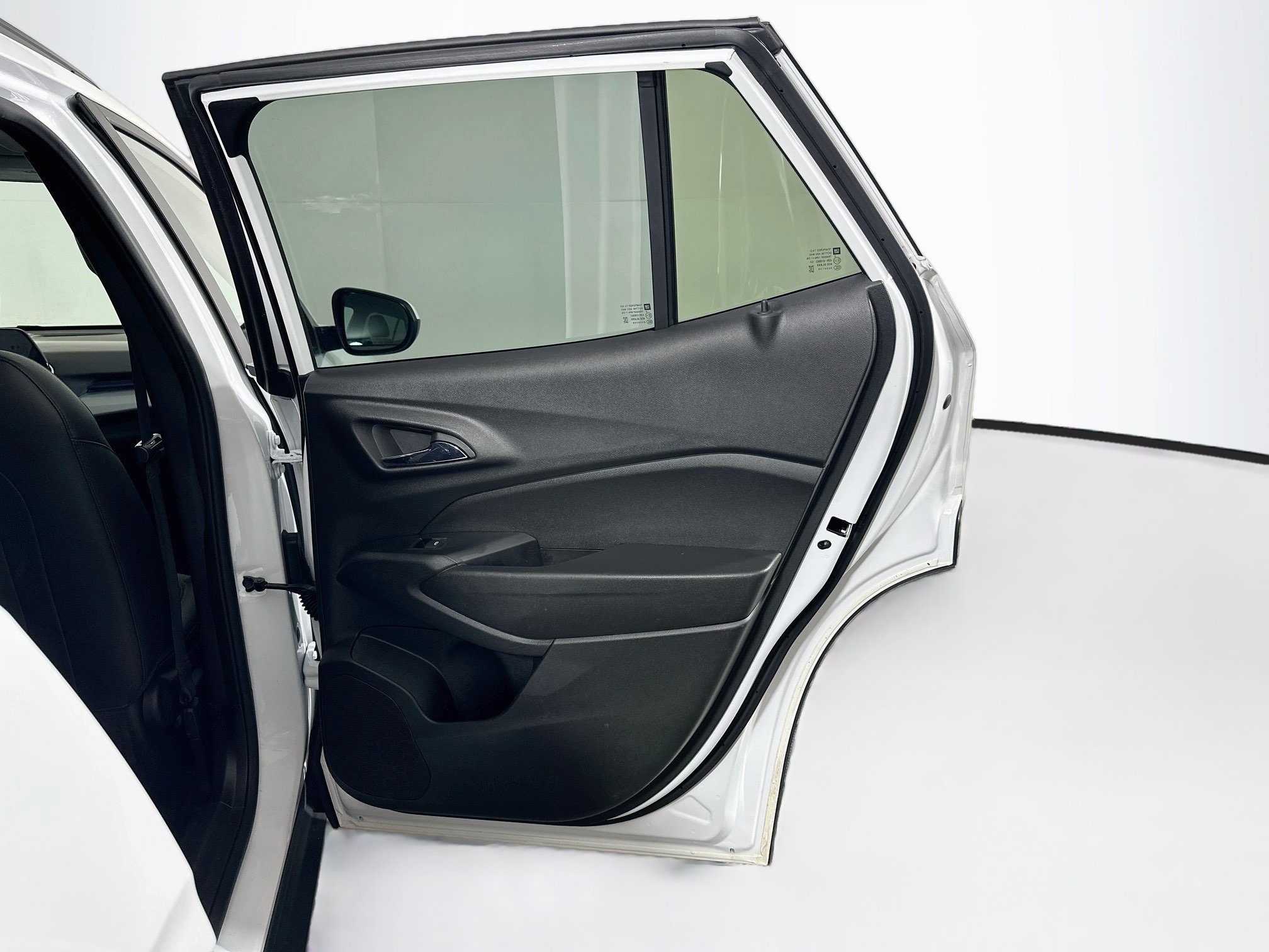 Used 2025 Chevrolet Trax LT FWD image 28