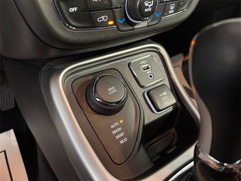 Used 2019 Jeep Compass Latitude w/ Cold Weather Group image 30