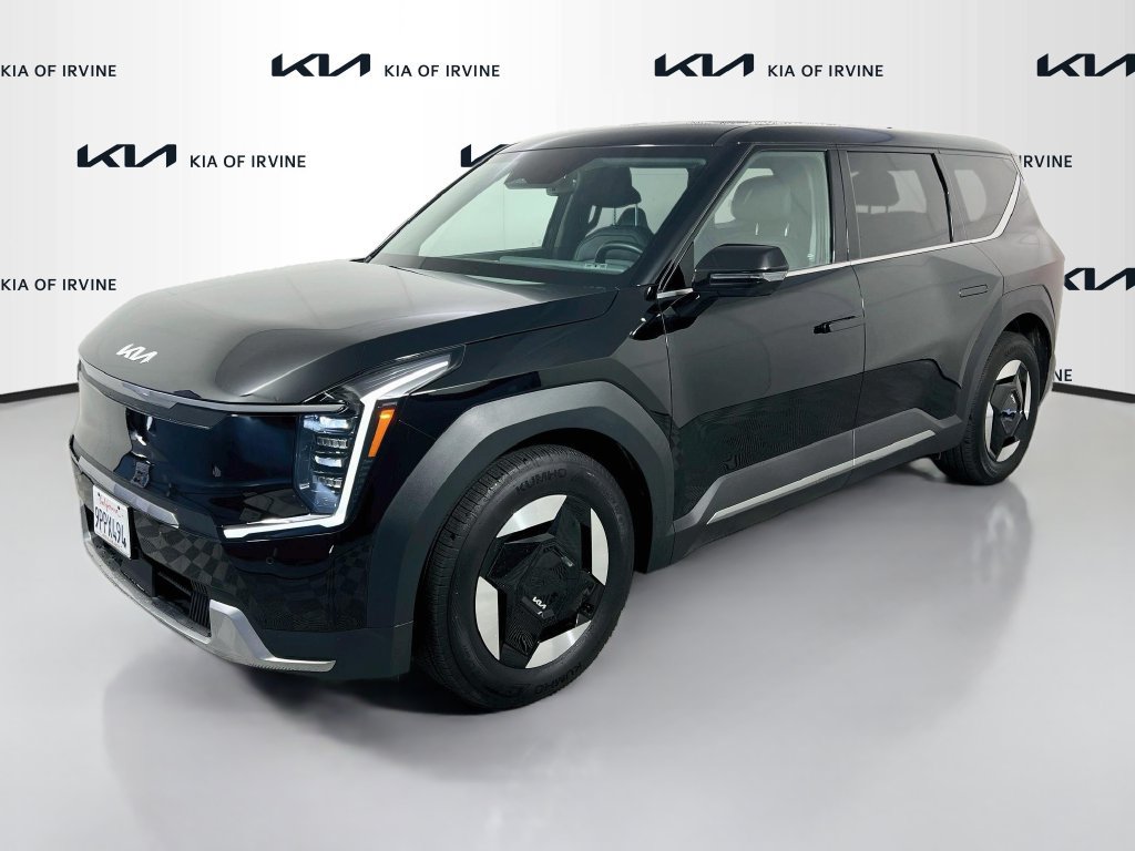 Certified 2024 Kia EV9 Light Long Range RWD image 4