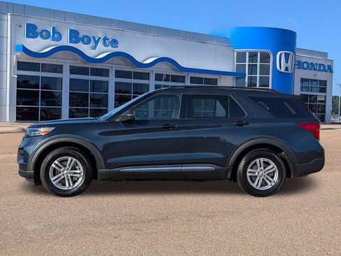 Used 2023 Ford Explorer XLT w/ Class IV Trailer Tow Package RWD image 2