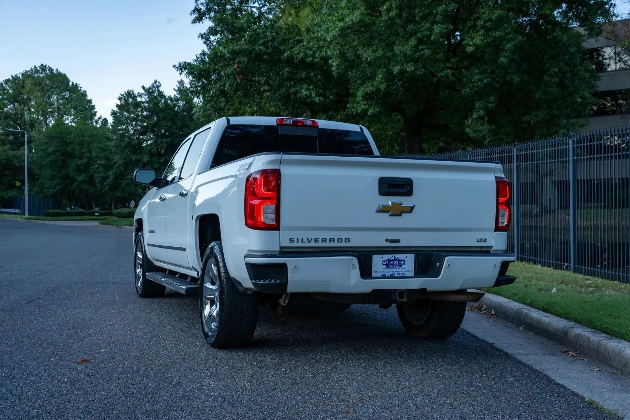 Used 2016 Chevrolet Silverado 1500 LTZ Z71 w/ LTZ Plus Package AWD/4WD image 7