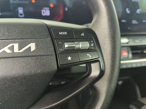 Used 2025 Kia K4 LXS image 23